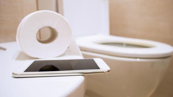 35%的人从不清洗手机，相当于天天把脸贴马桶垫上	